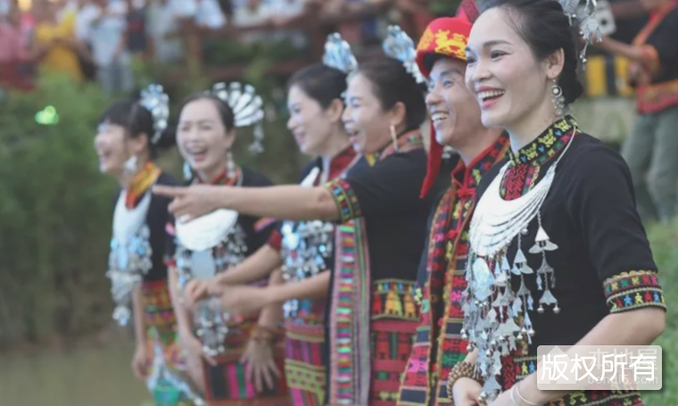 民族服饰