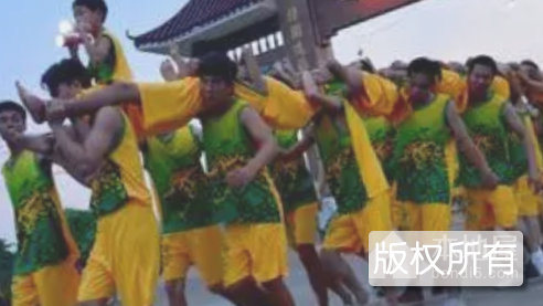 旦场人龙舞