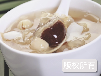银耳莲子羹