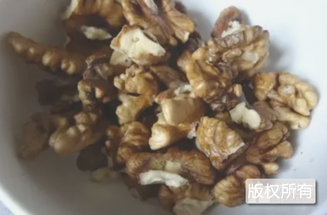 现拨核桃仁