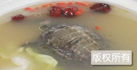 水鱼炖翅