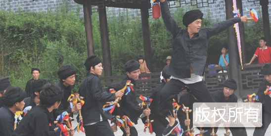 宣恩“八宝铜铃舞”