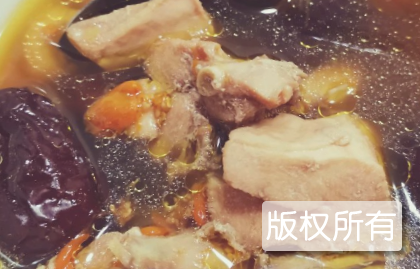 枸杞煨鸡汤
