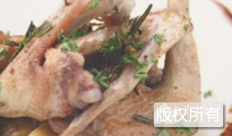 草菇焗乳鸽