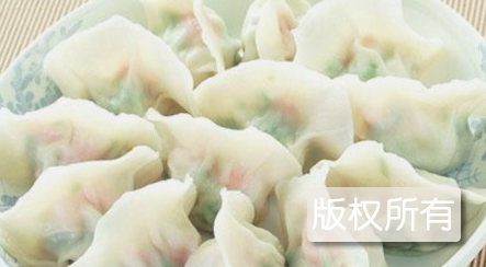 包冻饺子