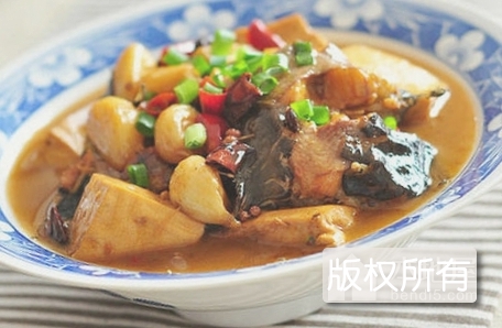 鲶鱼炖豆腐