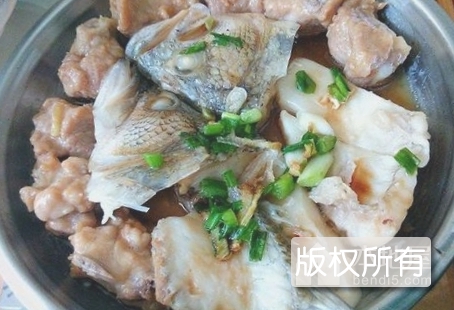 鲈鱼炖排骨