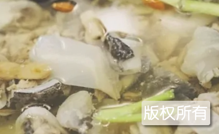 松菌炖鸡