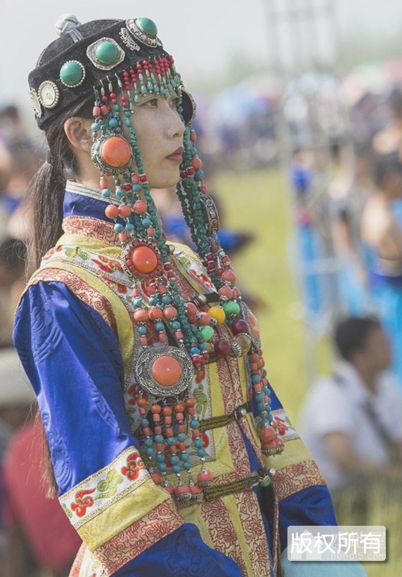 蒙古族服饰