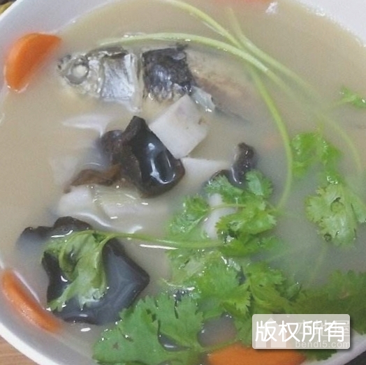 竹笋芋艿鲫鱼汤