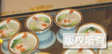 天鹅戏水