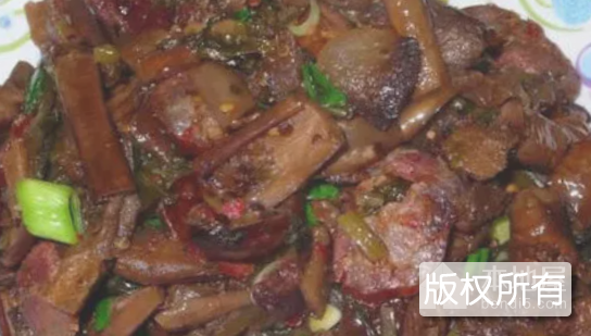坛制曝茄子皮炒腊肉