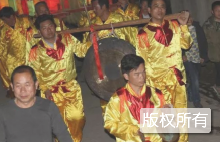 崇仁相山板凳龙