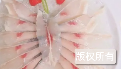 蝴蝶飘过河