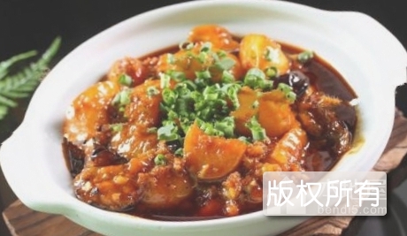 五花肉炖茄子土豆